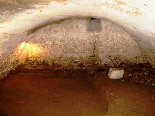 P�vodn� podlaha sklepa