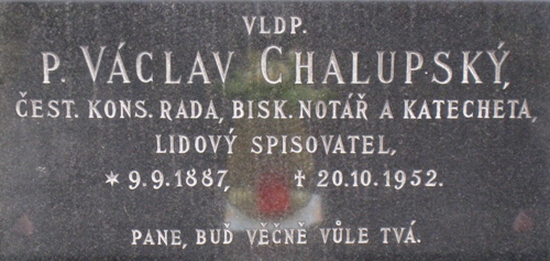 Nhrobek P. Vclava Chalupskho na volenickm hbitov