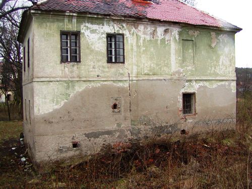 Jihoz�padn� strana tvrze