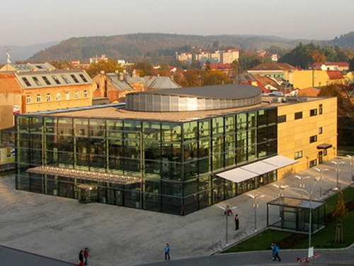 Spoleensk centrum Uffo pro kulturu a voln as v Trutnov