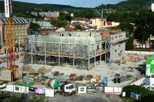 Vstavba Spoleenskho centra Uffo pro kulturu a voln as v Trutnov
